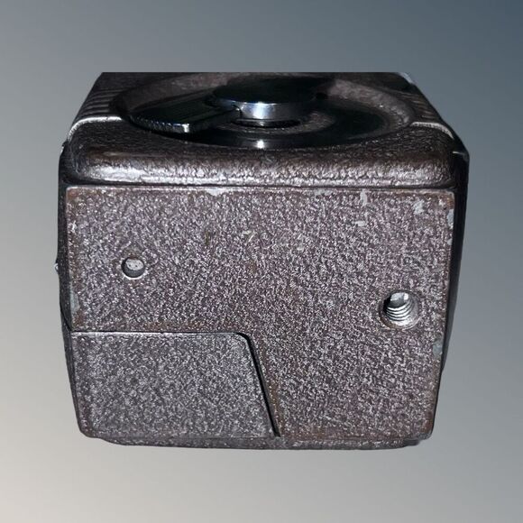 1950s Revere Eight Model 50 Super8 8MM Wind Driven Camera - Picture 4 of 12